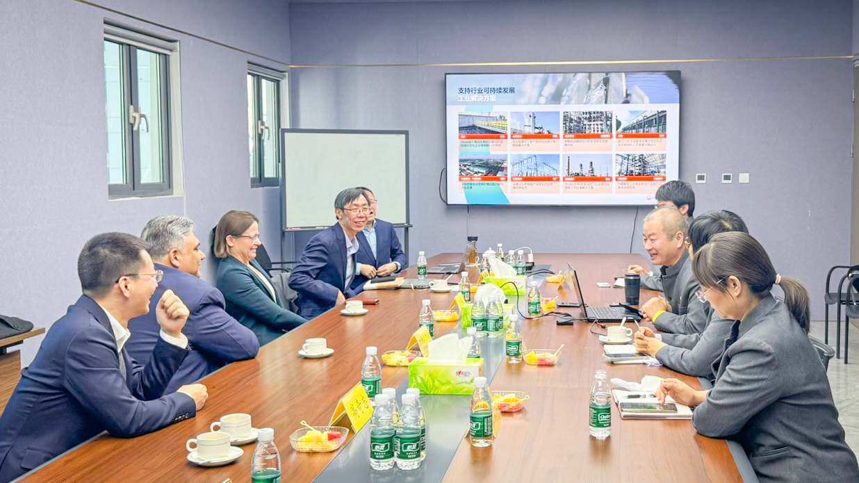 威立雅水务技术全球首席执行官CEO安兰蕙（Anne Le Guennec）一行莅临Stake交流参观