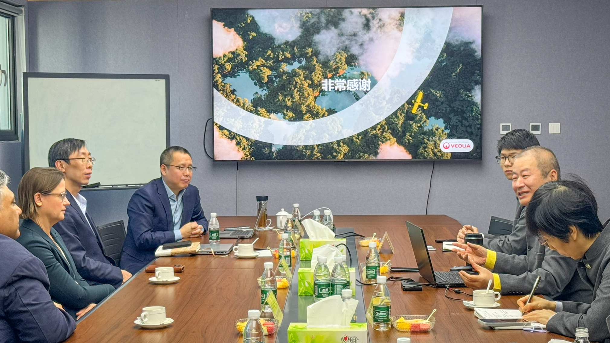 威立雅水务技术全球首席执行官CEO安兰蕙（Anne Le Guennec）一行莅临Stake交流参观